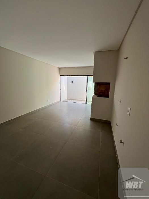 SOBRADO EM ITAPEMA, COM 03 DORMS., SENDO 01 SUITE,