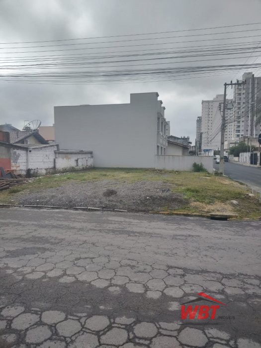 TERRENO DE ESQUINA MEDINDO 252m�, 100M DO BANCO SI