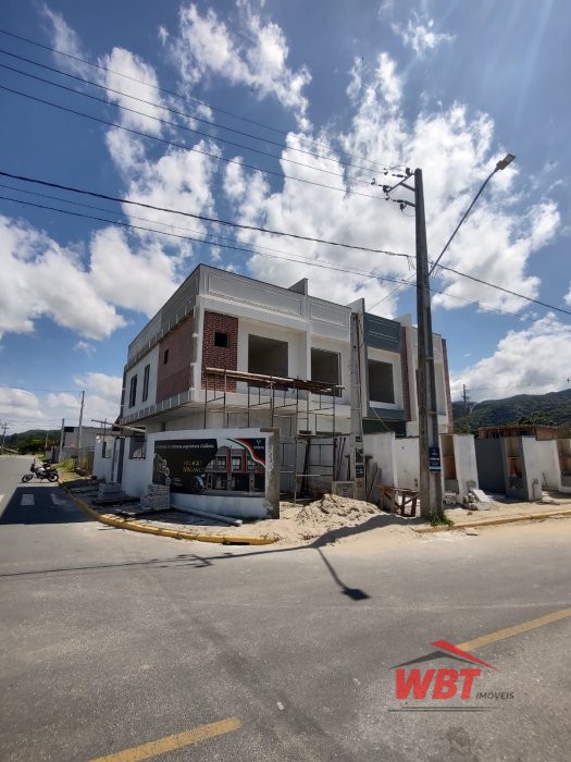 SOBRADOS TRIPLEX EM ITAPEMA, COM 02 SUITES!!! 