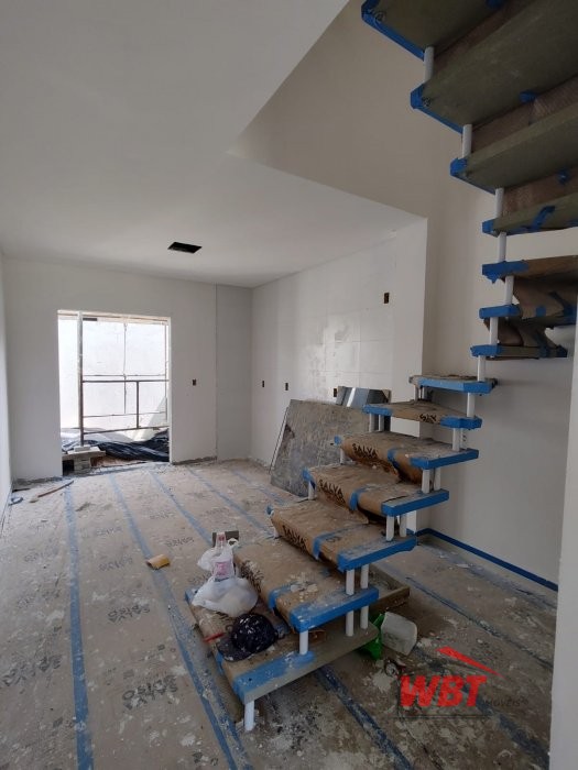 SOBRADOS TRIPLEX EM ITAPEMA, COM 02 SUITES!!! 