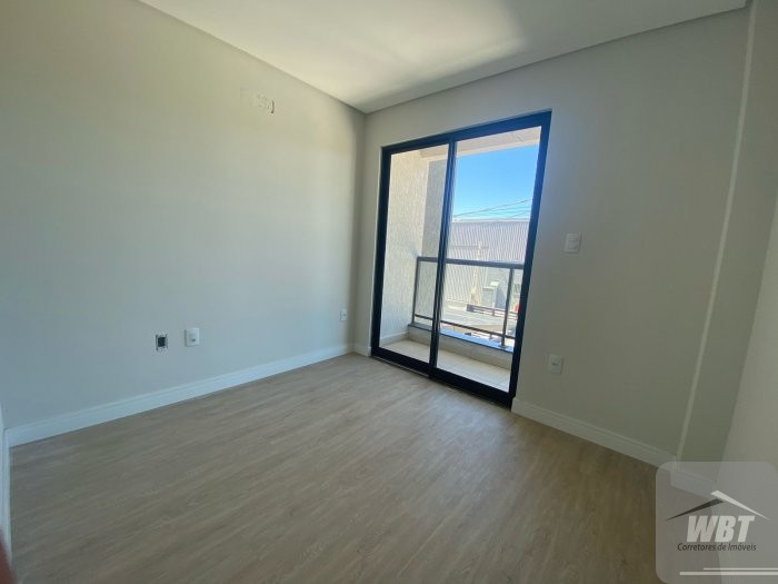 SOBRADOS TRIPLEX EM ITAPEMA, COM PROJETO DIFERENCI