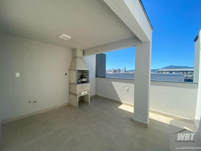 SOBRADOS TRIPLEX EM ITAPEMA, COM PROJETO DIFERENCI