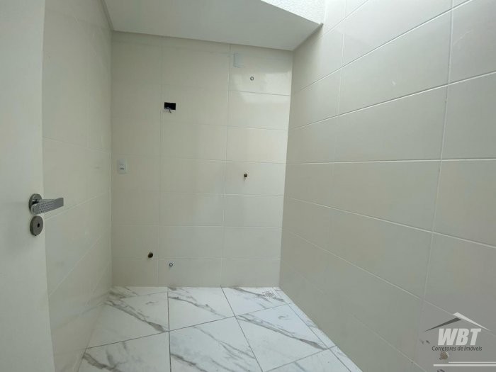 SOBRADOS TRIPLEX EM ITAPEMA, COM PROJETO DIFERENCI