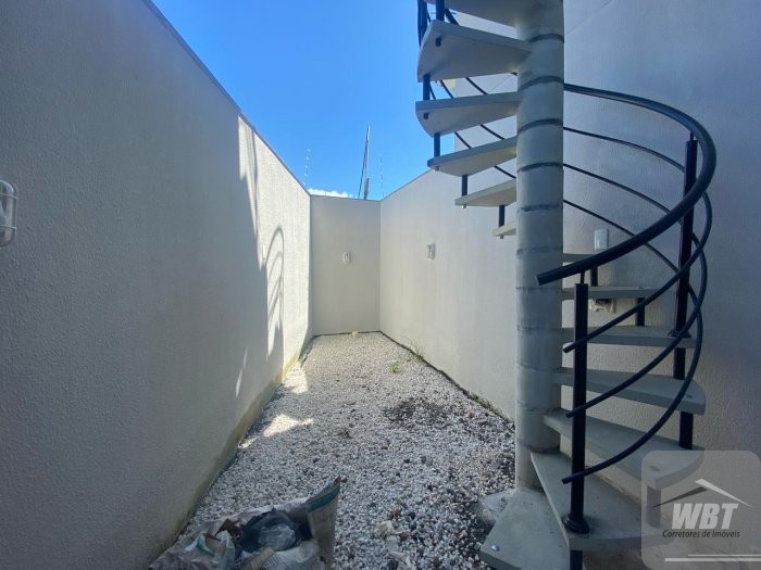 SOBRADOS TRIPLEX EM ITAPEMA, COM PROJETO DIFERENCI