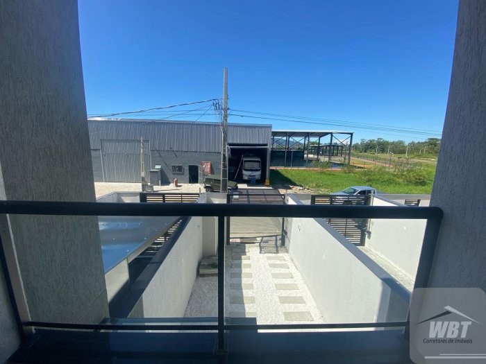 SOBRADOS TRIPLEX EM ITAPEMA, COM PROJETO DIFERENCI