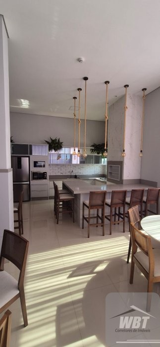 APARTAMENTO EM ITAPEMA, 300M MAR, COM 02 DORMS, MO