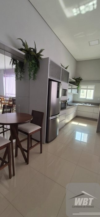 APARTAMENTO EM ITAPEMA, 300M MAR, COM 02 DORMS, MO