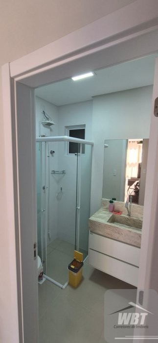 APARTAMENTO EM ITAPEMA, 300M MAR, COM 02 DORMS, MO