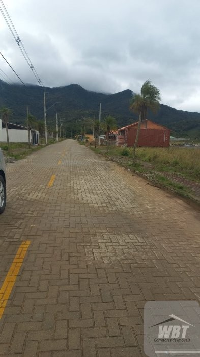 TERRENO EM ITAPEMA, COM 200m�, RUA ASFALTADA, OPOR