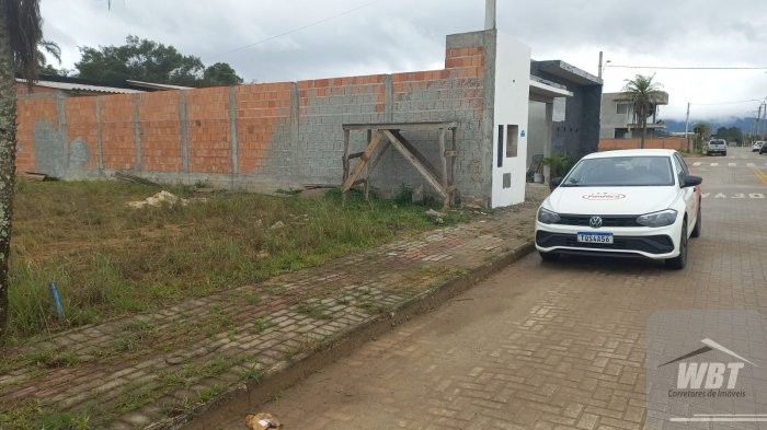 TERRENO EM ITAPEMA, COM 200m�, RUA ASFALTADA, OPOR