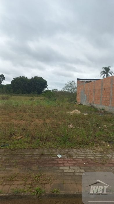 TERRENO EM ITAPEMA, COM 200m�, RUA ASFALTADA, OPOR