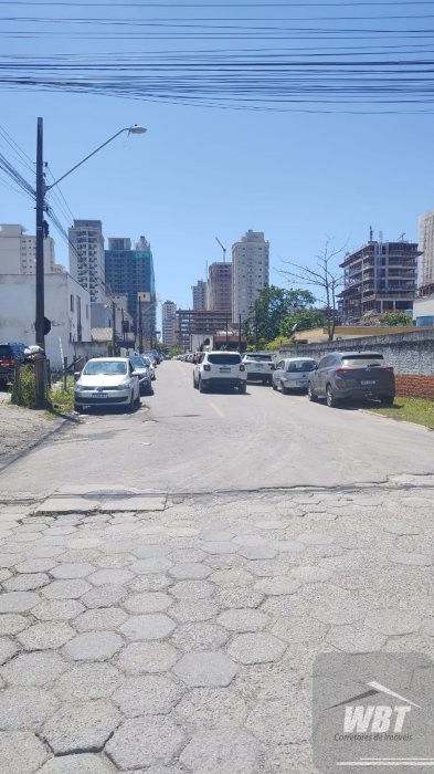 TERRENO DE ESQUINA, EM ITAPEMA, MEDINDO 252m�