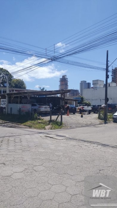 TERRENO DE ESQUINA, EM ITAPEMA, MEDINDO 252m�