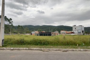TERRENO EM ITAPEMA, COM 200m�, RUA ASFALTADA