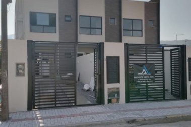 SOBRADO EM ITAPEMA COM 02 SUITES, ACEITA FINANCIAM