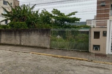 TERRENO EM ITAPEMA, MURADO E ATERRADO COM 270M�