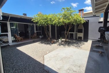 02 CASAS NO MESMO TERRENO, COM 02 DORMIT�RIOS CADA