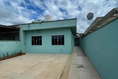 CASA EM ITAPEMA COM 02 DORMS., SENDO 01 SUITE E ED